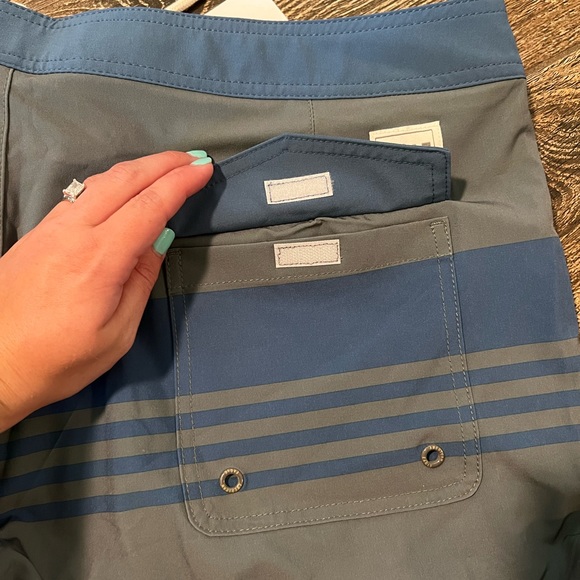 Mens board shorts - Picture 4 of 6